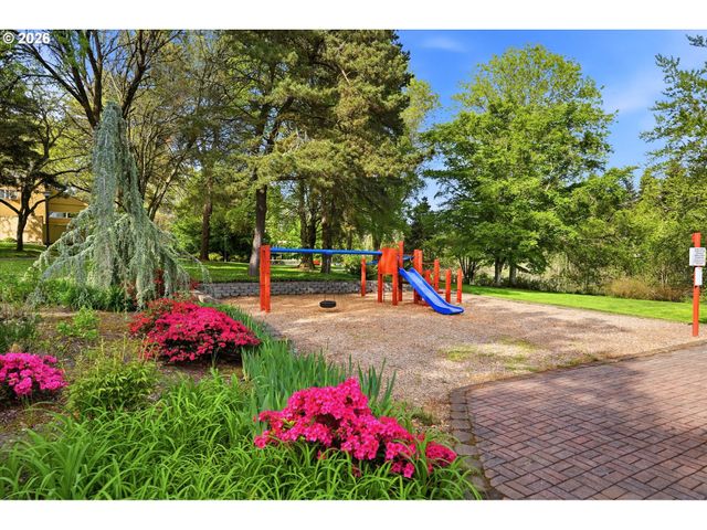 17776 Nw Lakeway Ct, Beaverton, OR 97006