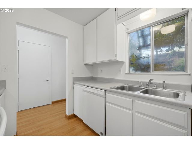 17776 Nw Lakeway Ct, Beaverton, OR 97006