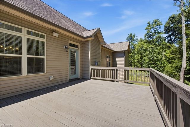 5612 Crooked Oak Drive, Summerfield, NC 27358
