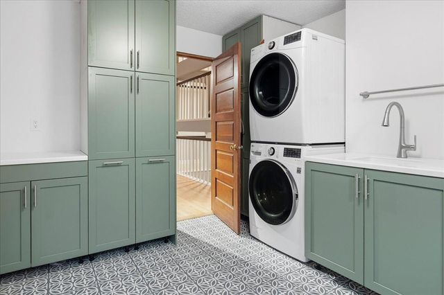 71 Fir Street, Mahtomedi, MN 55115