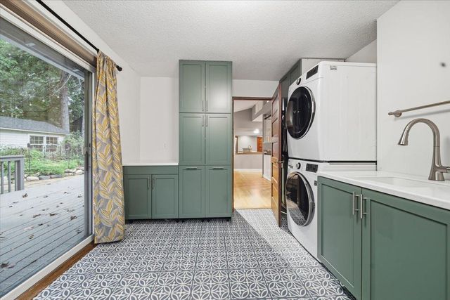 71 Fir Street, Mahtomedi, MN 55115