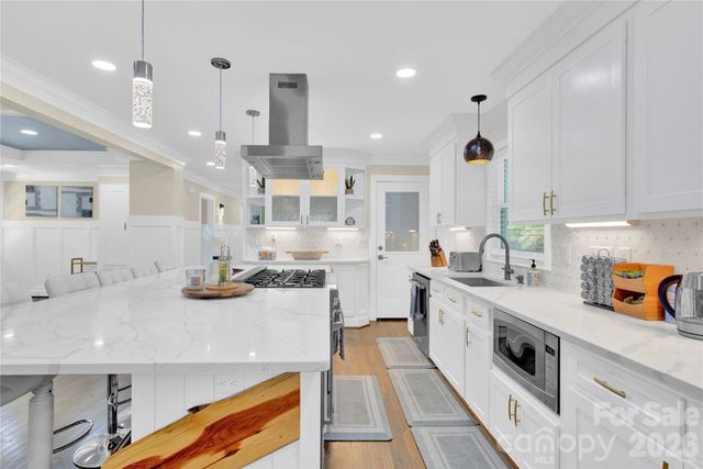 6639 Ronda Avenue, Charlotte, NC 28211