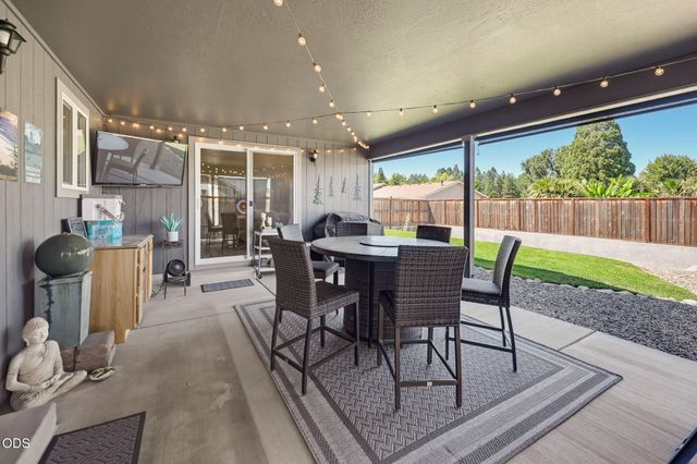2210 Westwood Drive, Medford, OR 97501