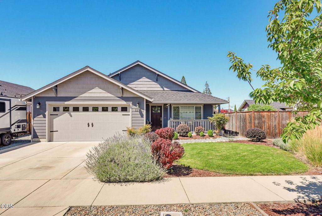 2210 Westwood Drive, Medford, OR 97501