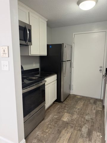 27 Village Rock Lane 22, Natick, MA 01760
