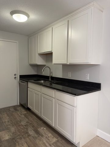 27 Village Rock Lane 22, Natick, MA 01760