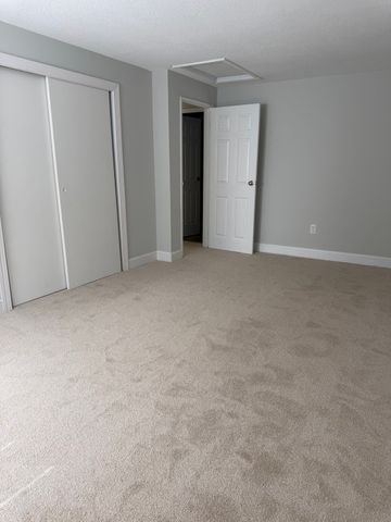 27 Village Rock Lane 22, Natick, MA 01760