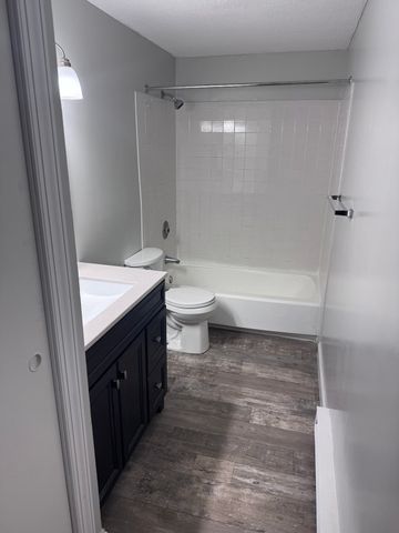 27 Village Rock Lane 22, Natick, MA 01760