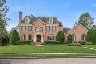 10 LONGWOOD LN, Moorestown, NJ 08057