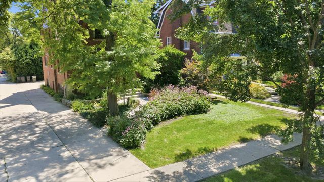 327 Selborne Road, Riverside, IL 60546