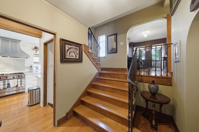 327 Selborne Road, Riverside, IL 60546