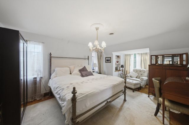 327 Selborne Road, Riverside, IL 60546