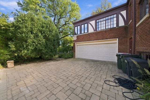 327 Selborne Road, Riverside, IL 60546