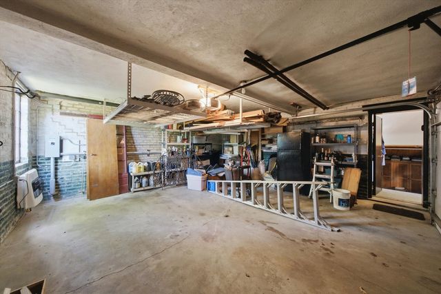 327 Selborne Road, Riverside, IL 60546