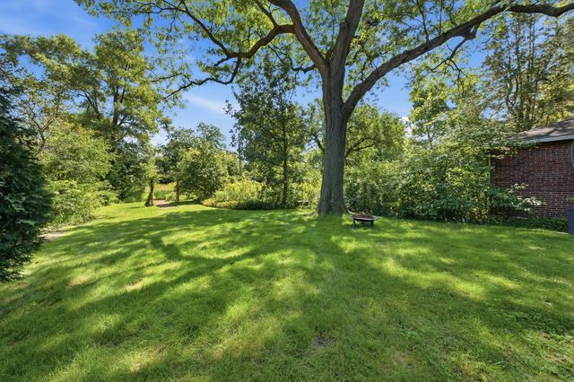 327 Selborne Road, Riverside, IL 60546