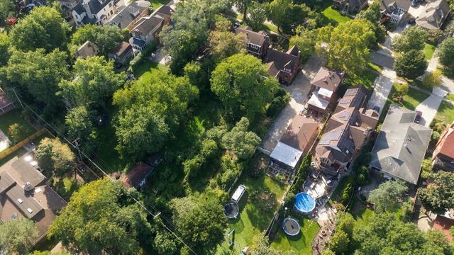 327 Selborne Road, Riverside, IL 60546