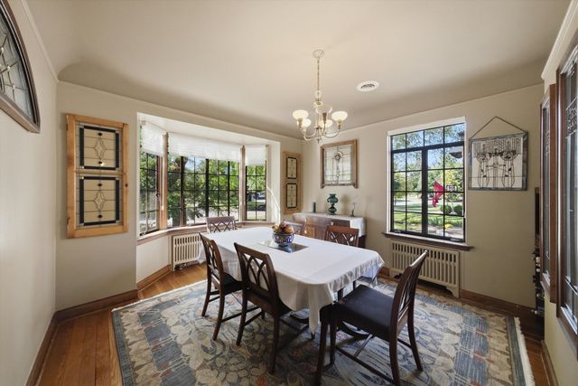 327 Selborne Road, Riverside, IL 60546