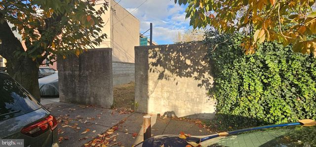 2635 E ALBERT STREET, Philadelphia, PA 19125