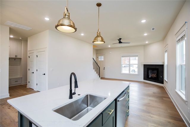 2327 W Seminole Drive, Rogers, AR 72758