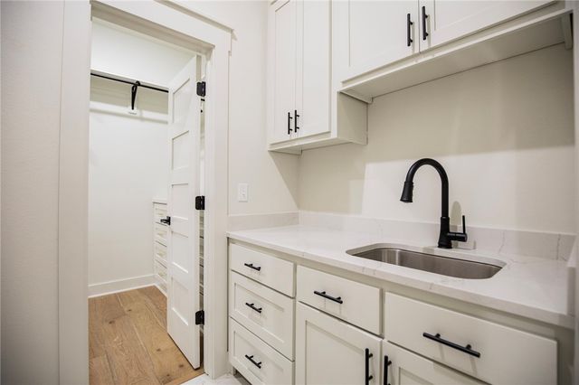 2327 W Seminole Drive, Rogers, AR 72758