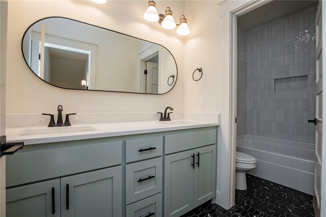 2327 W Seminole Drive, Rogers, AR 72758