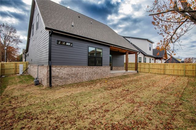 2327 W Seminole Drive, Rogers, AR 72758