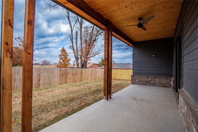 2327 W Seminole Drive, Rogers, AR 72758
