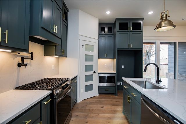 2327 W Seminole Drive, Rogers, AR 72758