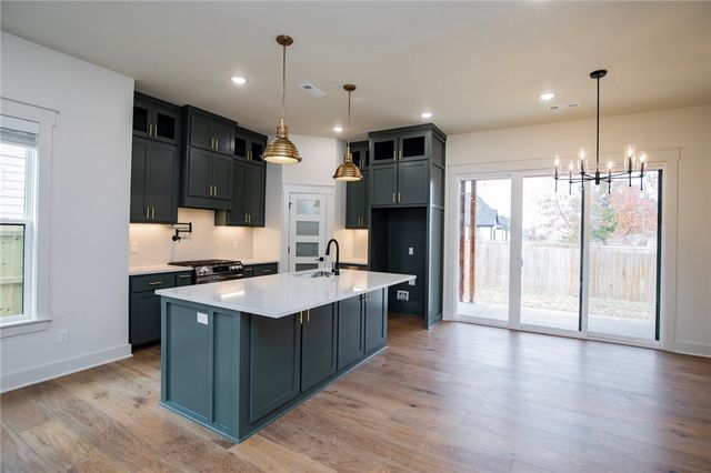 2327 W Seminole Drive, Rogers, AR 72758