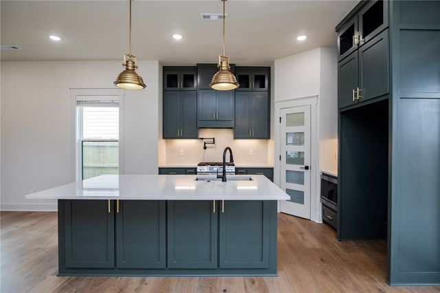 2327 W Seminole Drive, Rogers, AR 72758