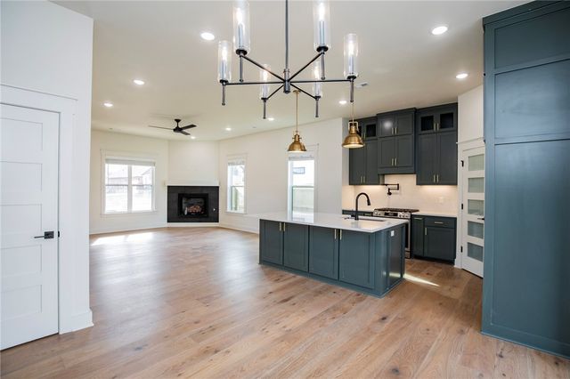 2327 W Seminole Drive, Rogers, AR 72758