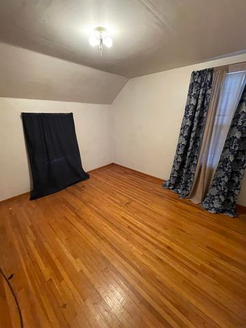 812 NE 5th Ave. Avenue, Independence, IA 50644