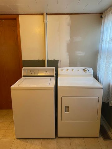 812 NE 5th Ave. Avenue, Independence, IA 50644