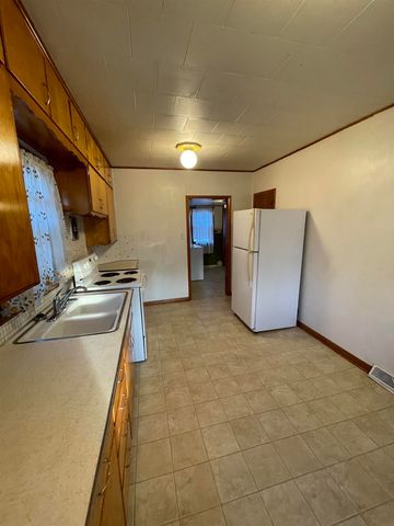 812 NE 5th Ave. Avenue, Independence, IA 50644