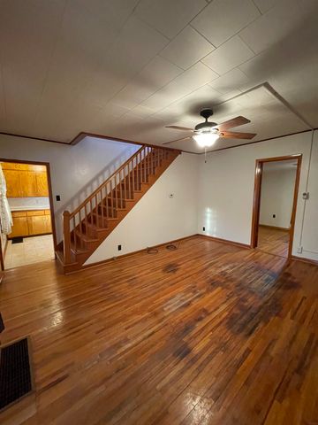 812 NE 5th Ave. Avenue, Independence, IA 50644