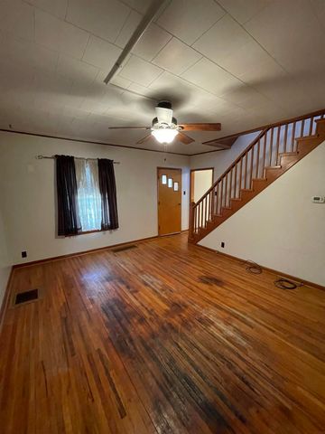 812 NE 5th Ave. Avenue, Independence, IA 50644