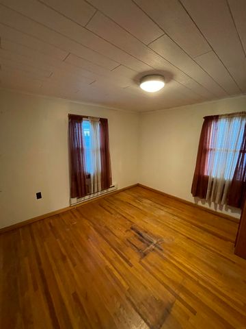 812 NE 5th Ave. Avenue, Independence, IA 50644