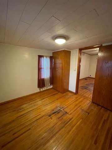 812 NE 5th Ave. Avenue, Independence, IA 50644