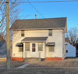 812 NE 5th Ave. Avenue, Independence, IA 50644