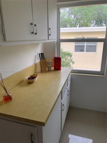 723 NE 91st St 3, Miami Shores, FL 33138