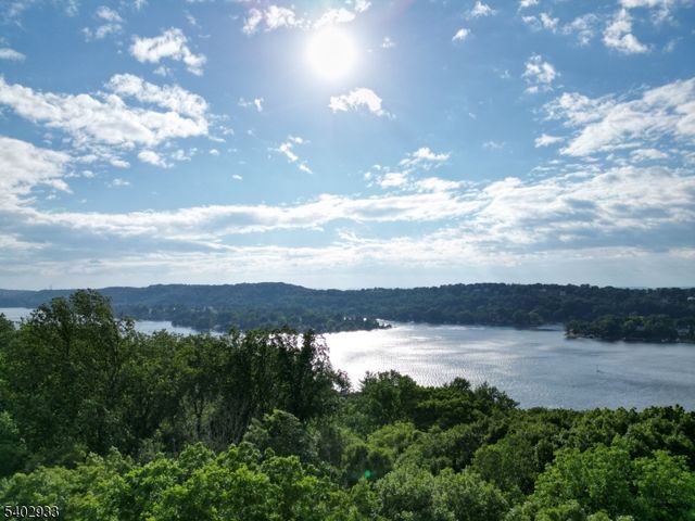 96 E Shore Trl, Sparta Twp., NJ 07871