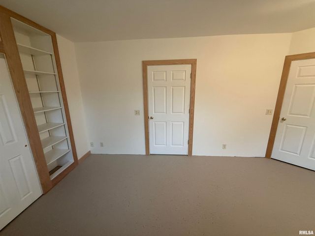 15937 E US 24 Highway, Lewistown, IL 61542