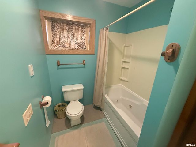 15937 E US 24 Highway, Lewistown, IL 61542