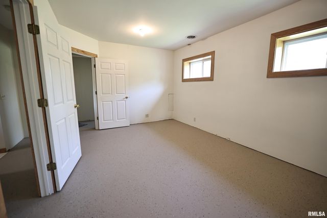 15937 E US 24 Highway, Lewistown, IL 61542