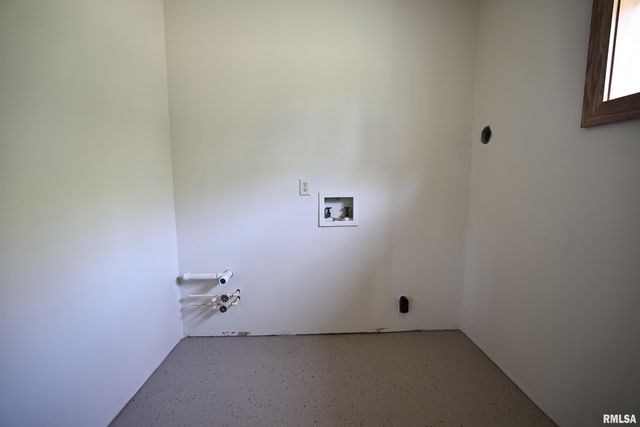 15937 E US 24 Highway, Lewistown, IL 61542