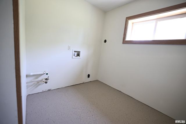 15937 E US 24 Highway, Lewistown, IL 61542