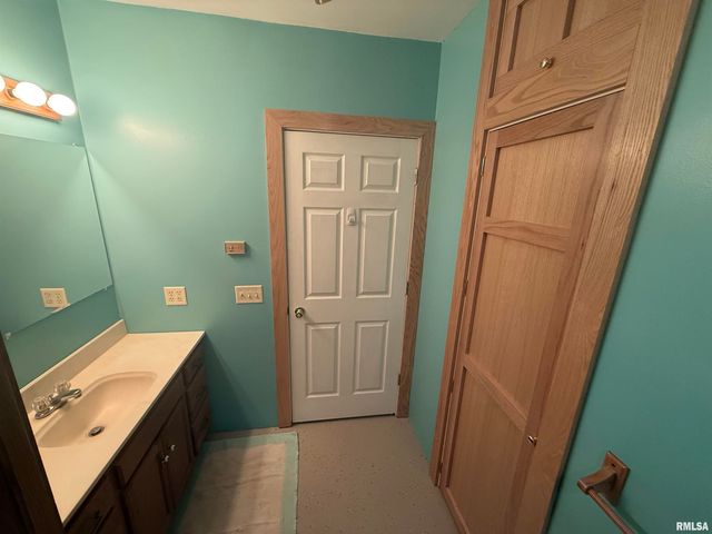 15937 E US 24 Highway, Lewistown, IL 61542