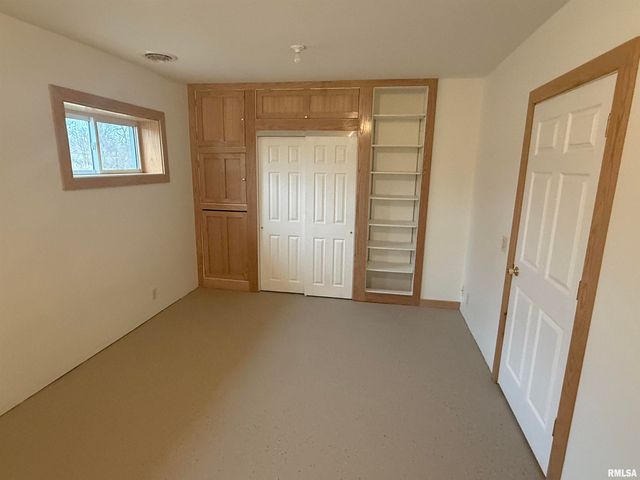 15937 E US 24 Highway, Lewistown, IL 61542