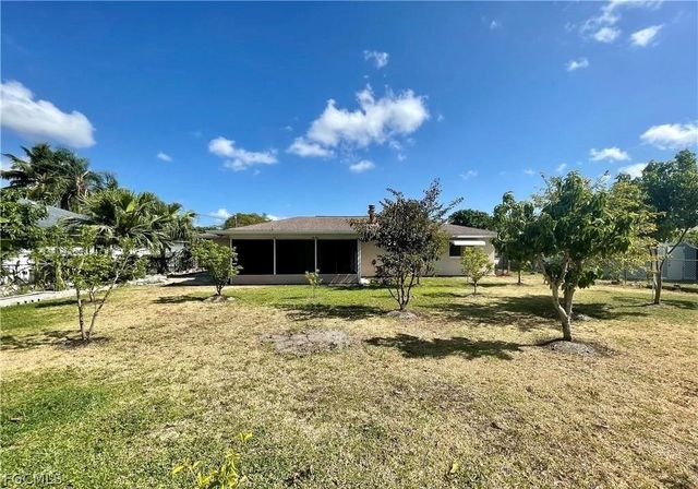 922 SE 26th TER, Cape Coral, FL 33904