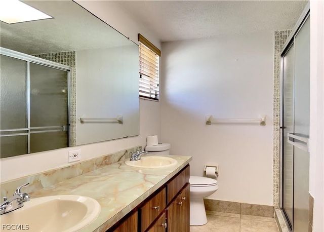 922 SE 26th TER, Cape Coral, FL 33904